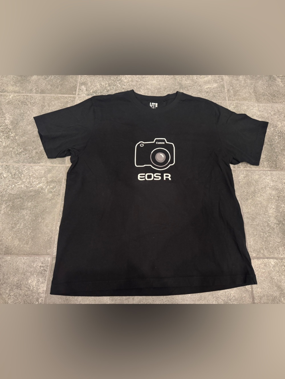 Uniqlo Canon EOS R black UT graphic tee men’s XXL